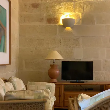 Tal-mirakli Apartament Għarb