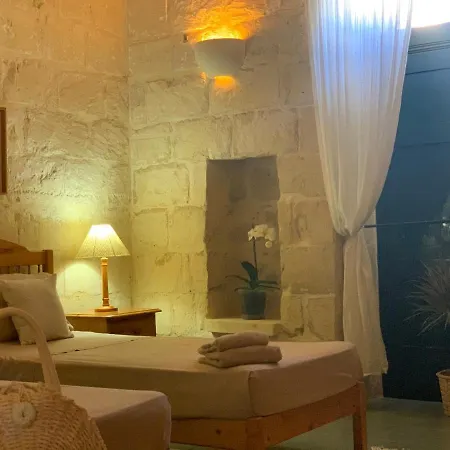Tal-mirakli Apartament Għarb