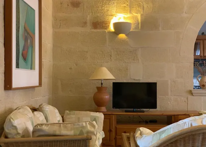 Tal-mirakli Appartement Għarb